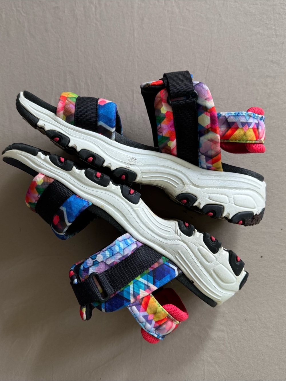 Y2K Skechers multi-colored geometric D'Lites sandals - Picture 2 of 7